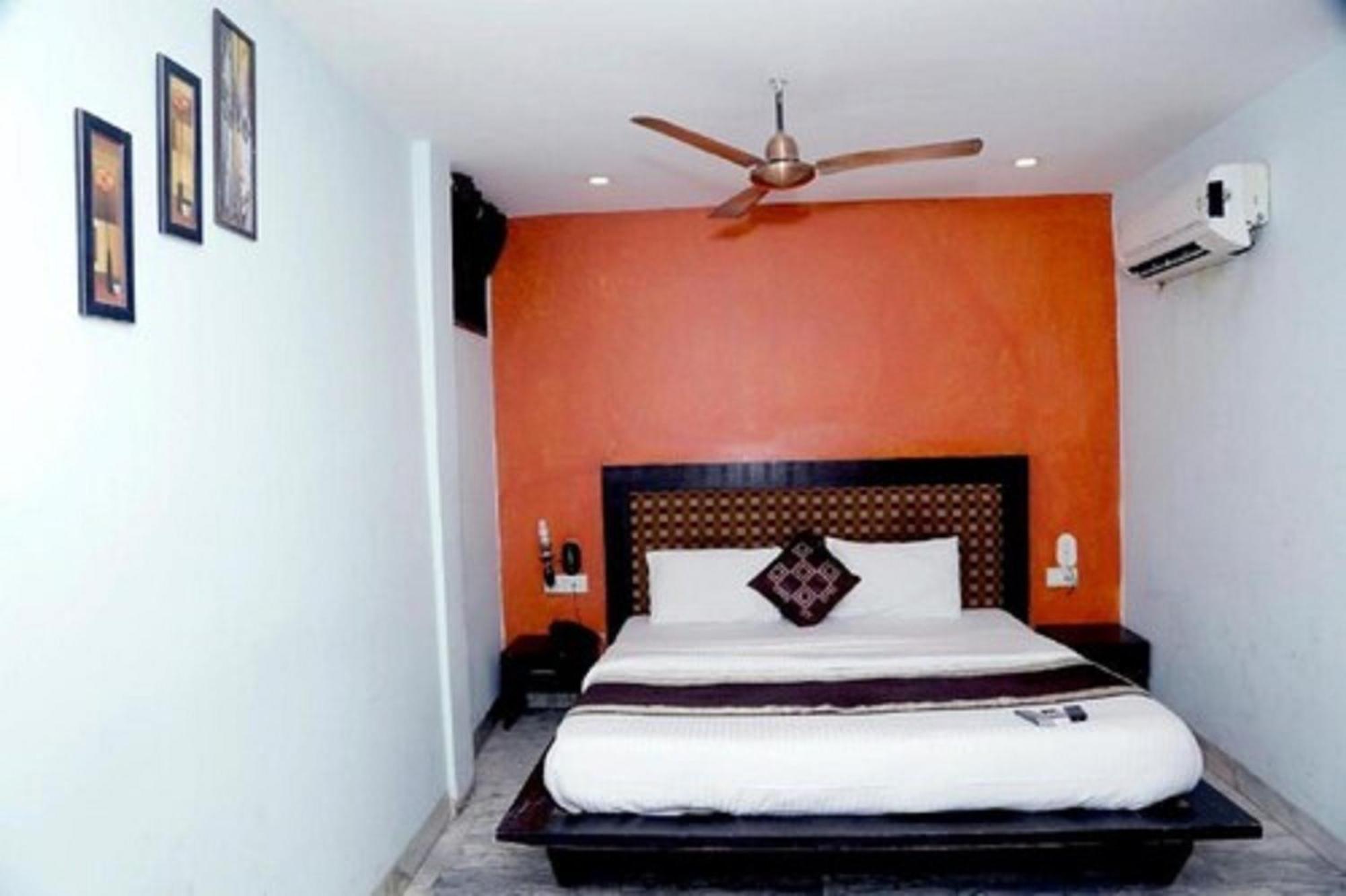 Hotel Shanti House New Delhi Karnail Singh Stadium Gate No 1 エクステリア 写真